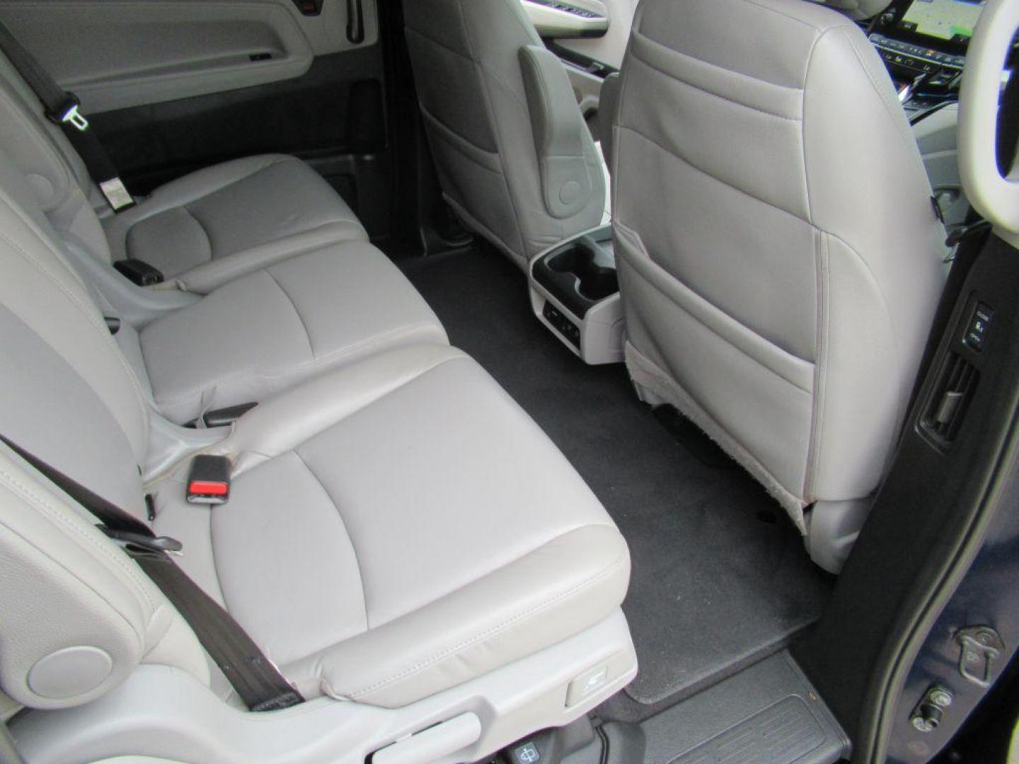 2018 BLUE HONDA ODYSSEY ELITE (5FNRL6H90JB) with an 3.5L engine, Automatic transmission, located at 908 SE 14th Street, Des Moines, IA, 50317, (515) 281-0330, 41.580303, -93.597046 - Photo#12