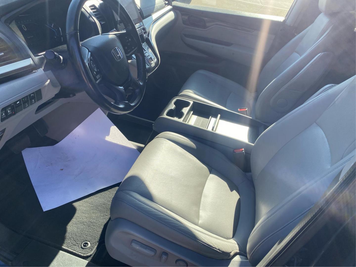 2018 BLUE HONDA ODYSSEY ELITE (5FNRL6H90JB) with an 3.5L engine, Automatic transmission, located at 908 SE 14th Street, Des Moines, IA, 50317, (515) 281-0330, 41.580303, -93.597046 - Photo#8