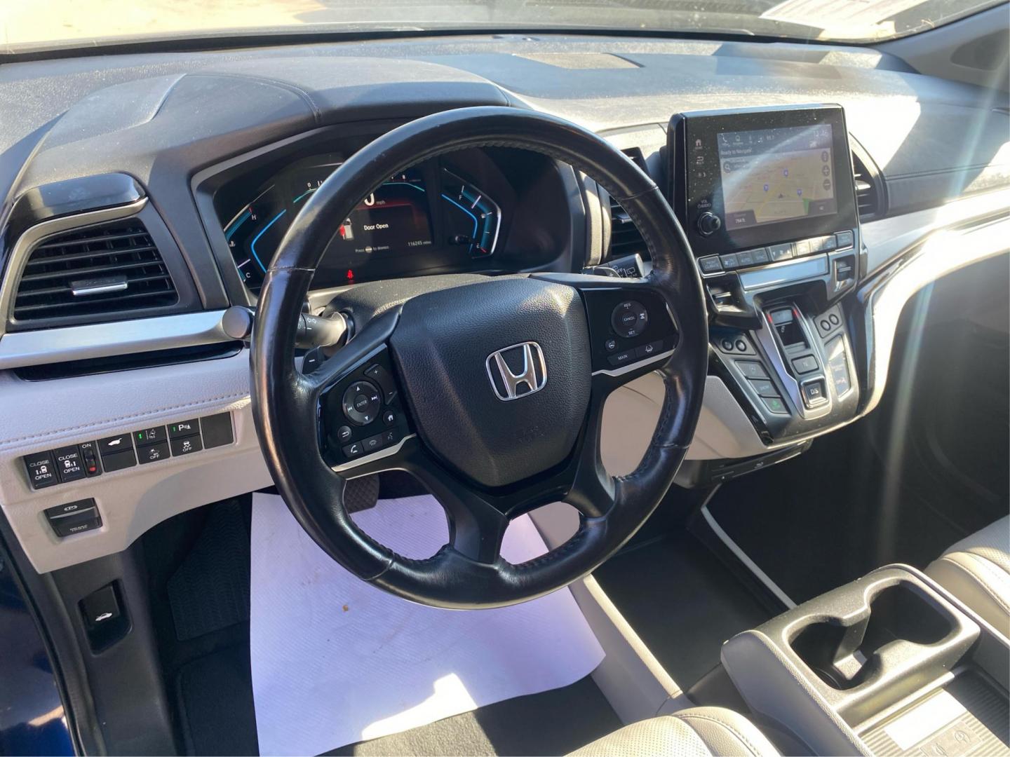 2018 BLUE HONDA ODYSSEY ELITE (5FNRL6H90JB) with an 3.5L engine, Automatic transmission, located at 908 SE 14th Street, Des Moines, IA, 50317, (515) 281-0330, 41.580303, -93.597046 - Photo#16