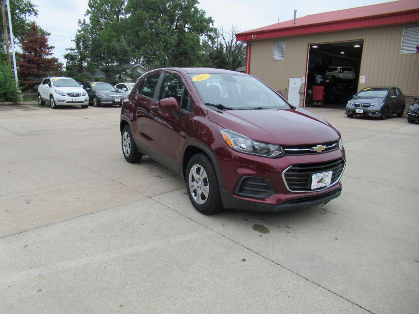 2017 RED CHEVROLET TRAX LS (3GNCJKSB7HL) with an 1.4L engine, Automatic transmission, located at 908 SE 14th Street, Des Moines, IA, 50317, (515) 281-0330, 41.580303, -93.597046 - Photo#2