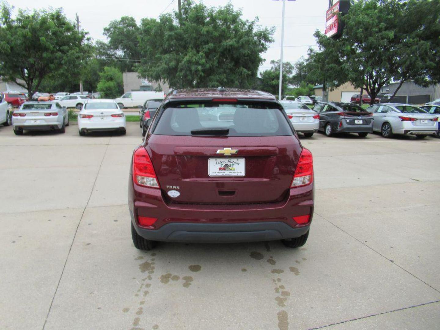 2017 RED CHEVROLET TRAX LS (3GNCJKSB7HL) with an 1.4L engine, Automatic transmission, located at 908 SE 14th Street, Des Moines, IA, 50317, (515) 281-0330, 41.580303, -93.597046 - Photo#5