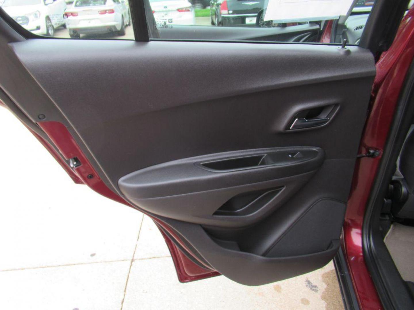 2017 RED CHEVROLET TRAX LS (3GNCJKSB7HL) with an 1.4L engine, Automatic transmission, located at 908 SE 14th Street, Des Moines, IA, 50317, (515) 281-0330, 41.580303, -93.597046 - Photo#10