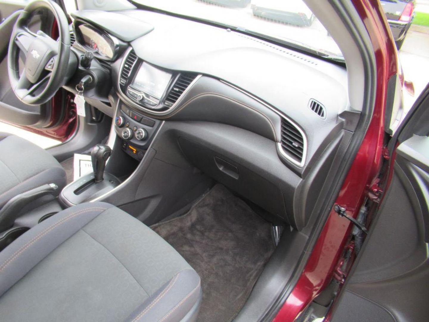 2017 RED CHEVROLET TRAX LS (3GNCJKSB7HL) with an 1.4L engine, Automatic transmission, located at 908 SE 14th Street, Des Moines, IA, 50317, (515) 281-0330, 41.580303, -93.597046 - Photo#13