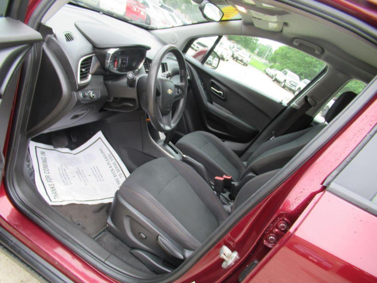 2017 RED CHEVROLET TRAX LS (3GNCJKSB7HL) with an 1.4L engine, Automatic transmission, located at 908 SE 14th Street, Des Moines, IA, 50317, (515) 281-0330, 41.580303, -93.597046 - Photo#25