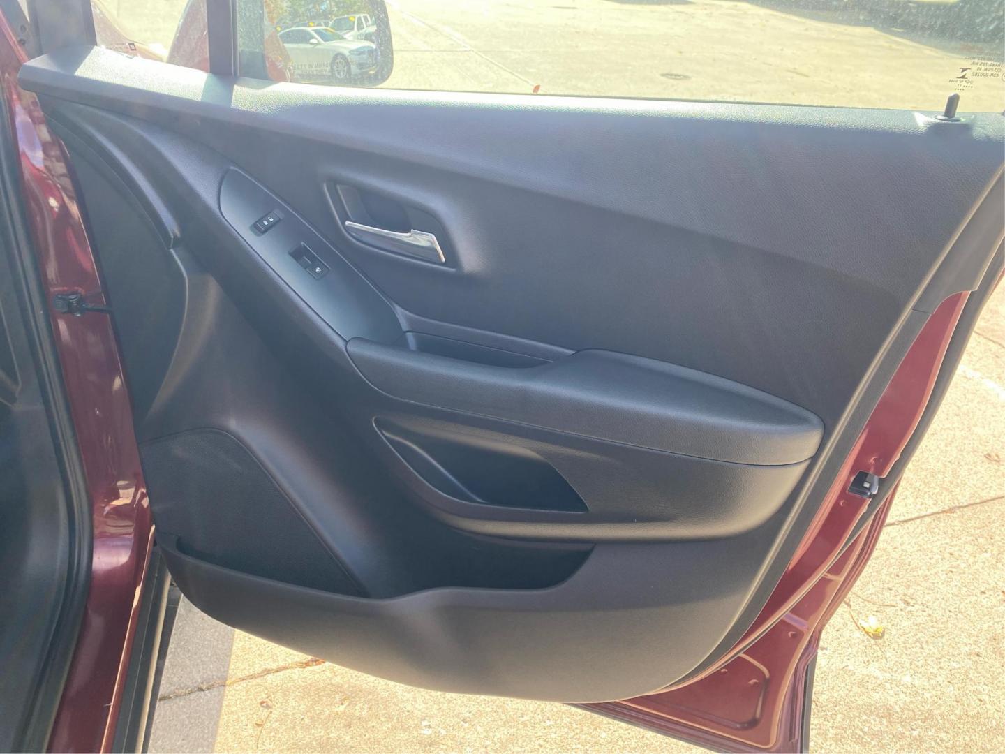 2017 RED CHEVROLET TRAX LS (3GNCJKSB7HL) with an 1.4L engine, Automatic transmission, located at 908 SE 14th Street, Des Moines, IA, 50317, (515) 281-0330, 41.580303, -93.597046 - Photo#20