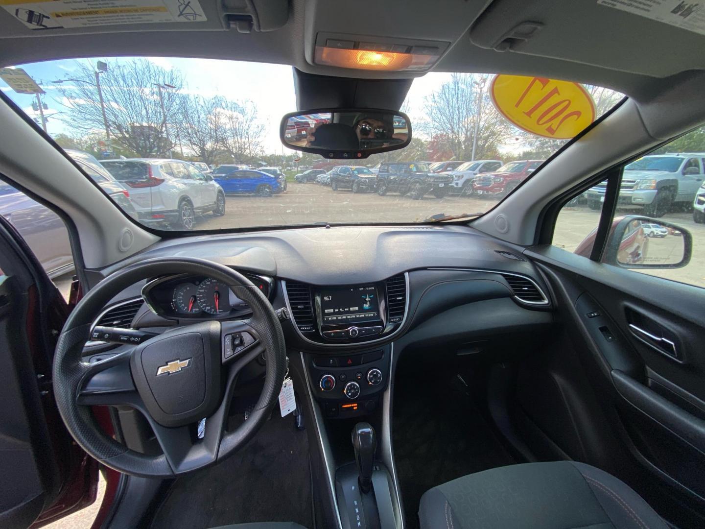 2017 RED CHEVROLET TRAX LS (3GNCJKSB7HL) with an 1.4L engine, Automatic transmission, located at 908 SE 14th Street, Des Moines, IA, 50317, (515) 281-0330, 41.580303, -93.597046 - Photo#21
