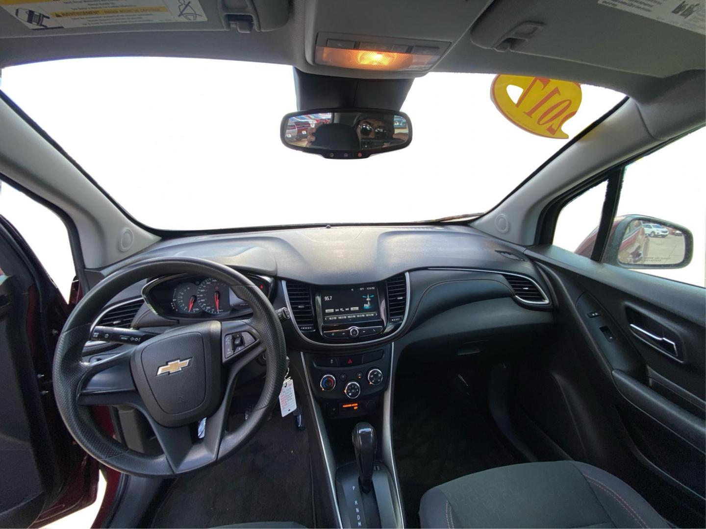 2017 RED CHEVROLET TRAX LS (3GNCJKSB7HL) with an 1.4L engine, Automatic transmission, located at 908 SE 14th Street, Des Moines, IA, 50317, (515) 281-0330, 41.580303, -93.597046 - Photo#22