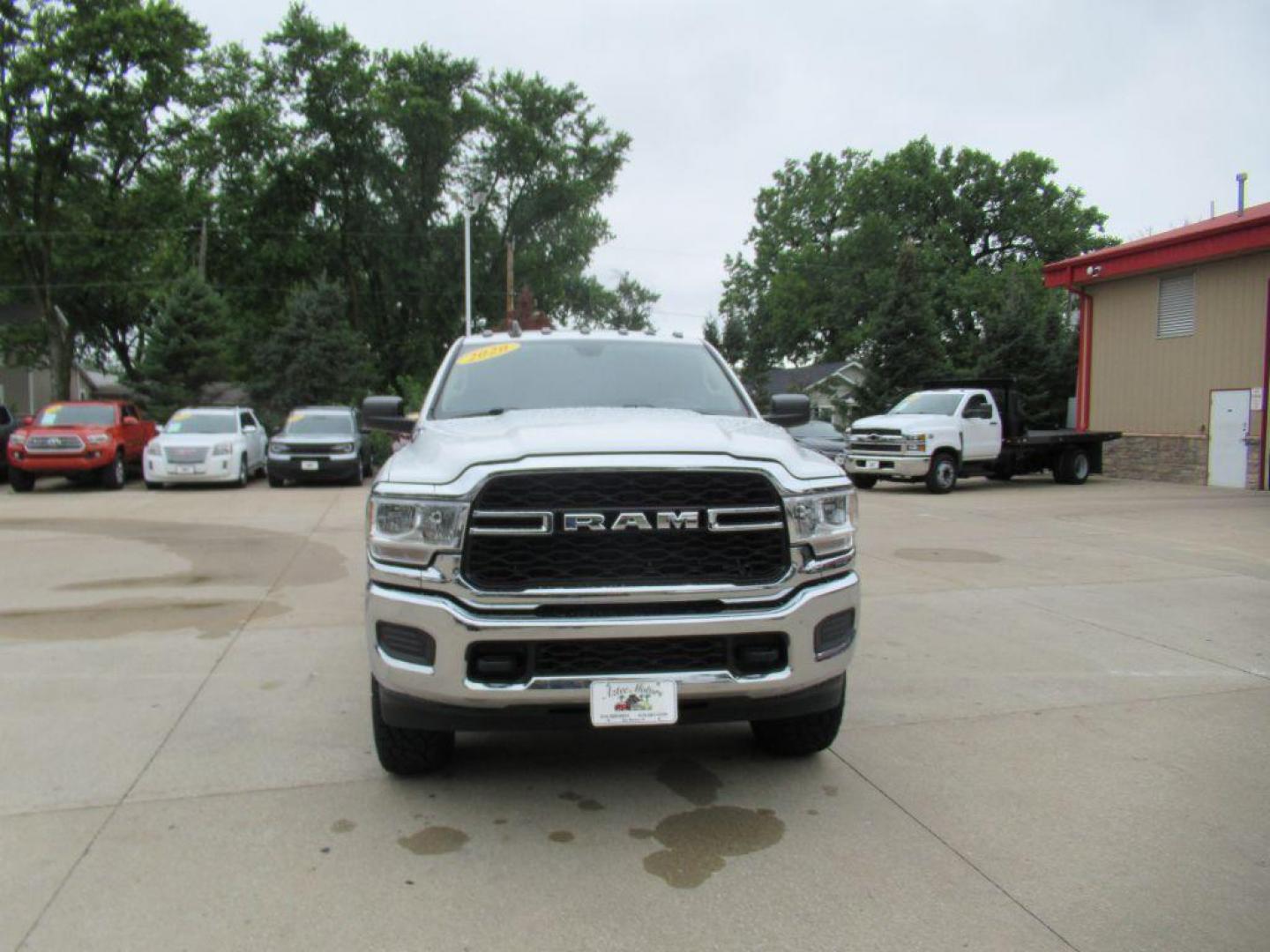 2020 WHITE RAM 2500 TRADESMAN (3C6UR5CL7LG) with an 6.7L engine, Automatic transmission, located at 908 SE 14th Street, Des Moines, IA, 50317, (515) 281-0330, 41.580303, -93.597046 - Photo#1
