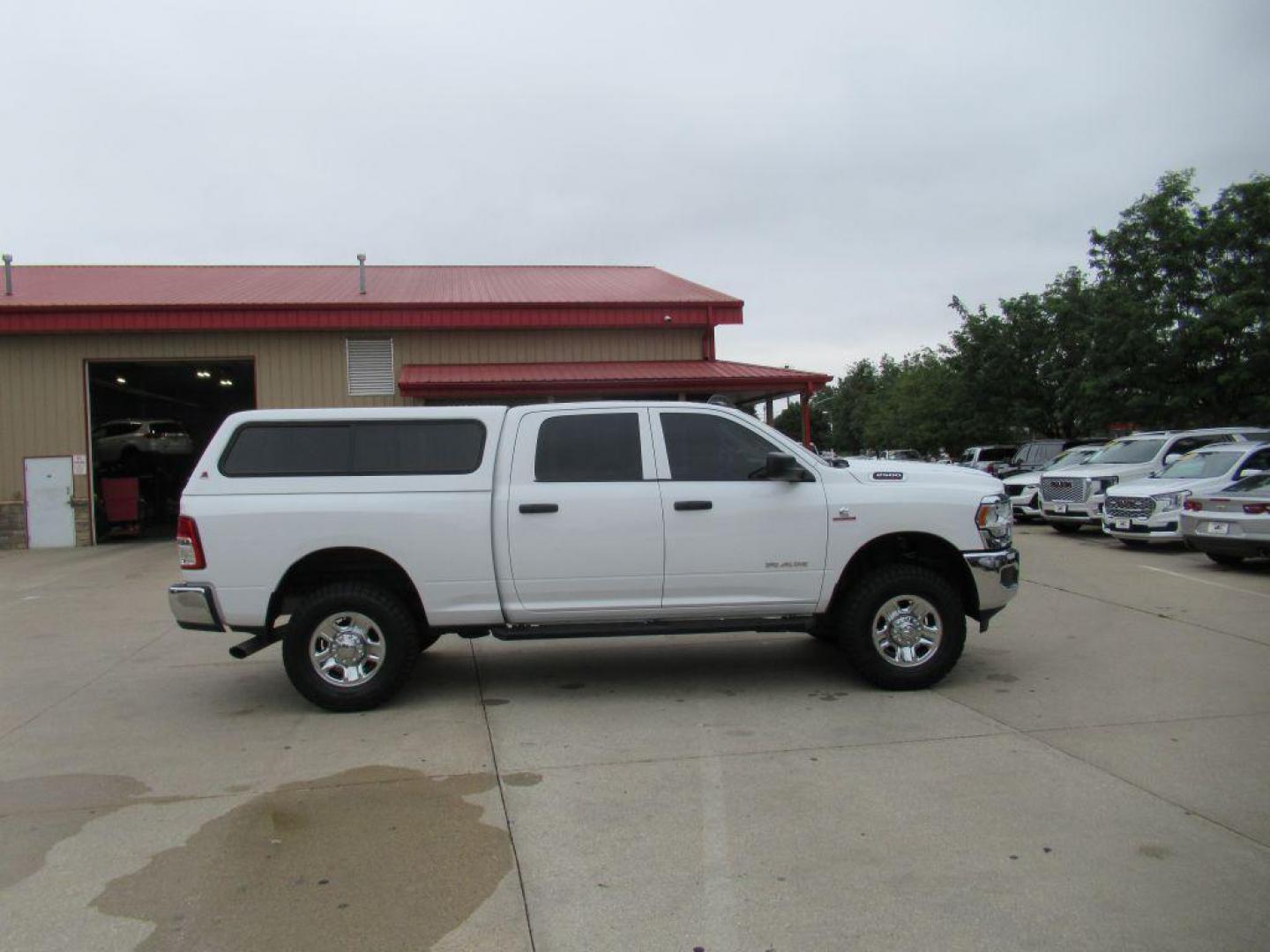 2020 WHITE RAM 2500 TRADESMAN (3C6UR5CL7LG) with an 6.7L engine, Automatic transmission, located at 908 SE 14th Street, Des Moines, IA, 50317, (515) 281-0330, 41.580303, -93.597046 - Photo#3