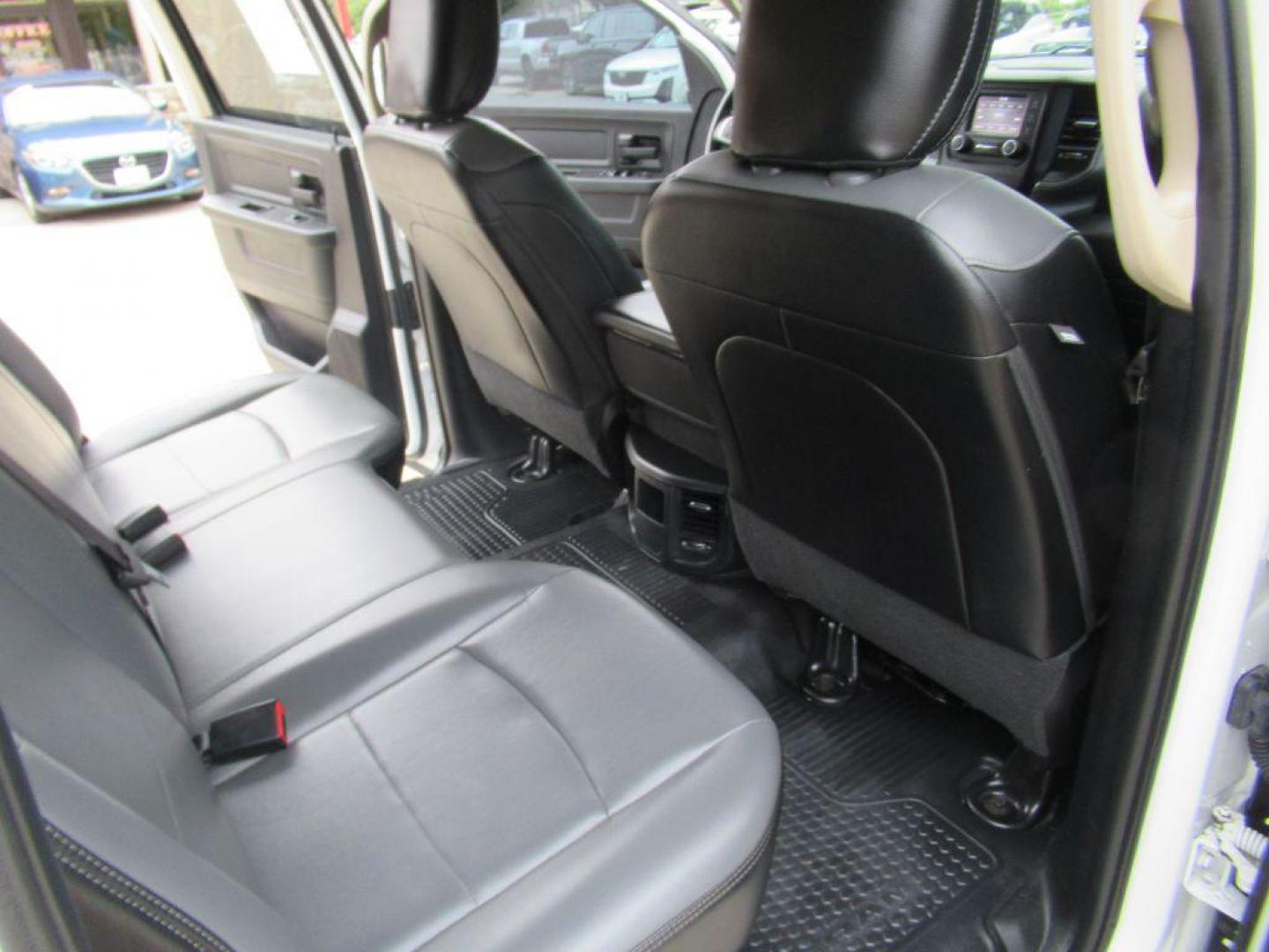 2020 WHITE RAM 2500 TRADESMAN (3C6UR5CL7LG) with an 6.7L engine, Automatic transmission, located at 908 SE 14th Street, Des Moines, IA, 50317, (515) 281-0330, 41.580303, -93.597046 - Photo#14