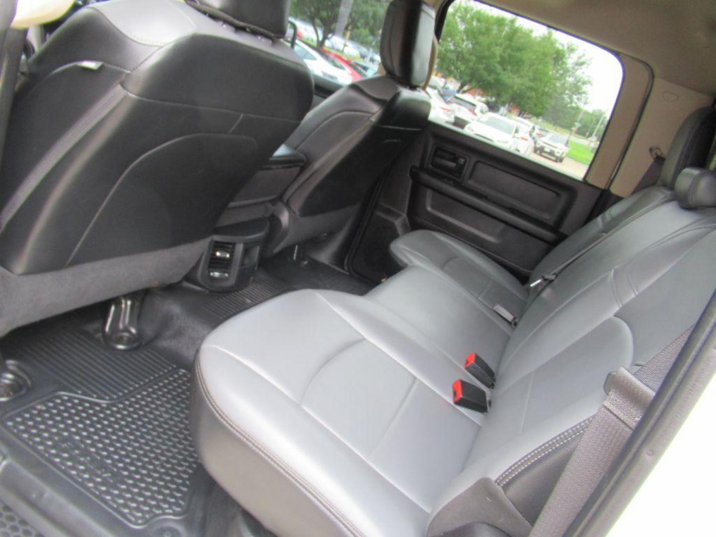 2020 WHITE RAM 2500 TRADESMAN (3C6UR5CL7LG) with an 6.7L engine, Automatic transmission, located at 908 SE 14th Street, Des Moines, IA, 50317, (515) 281-0330, 41.580303, -93.597046 - Photo#15