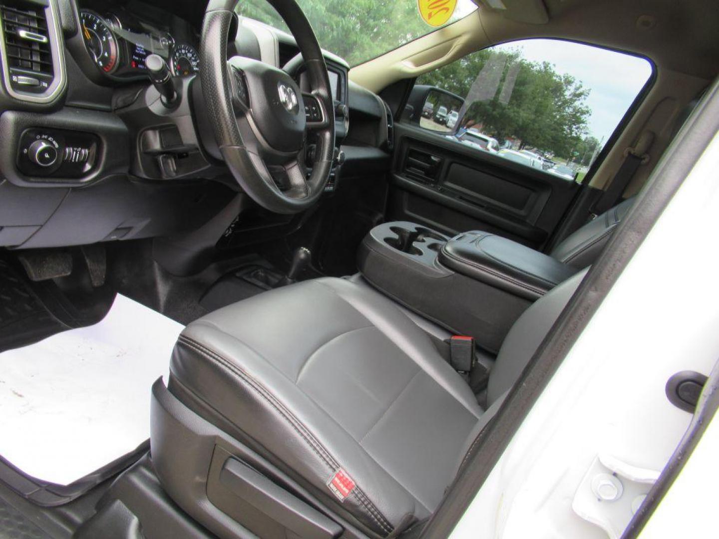 2020 WHITE RAM 2500 TRADESMAN (3C6UR5CL7LG) with an 6.7L engine, Automatic transmission, located at 908 SE 14th Street, Des Moines, IA, 50317, (515) 281-0330, 41.580303, -93.597046 - Photo#16