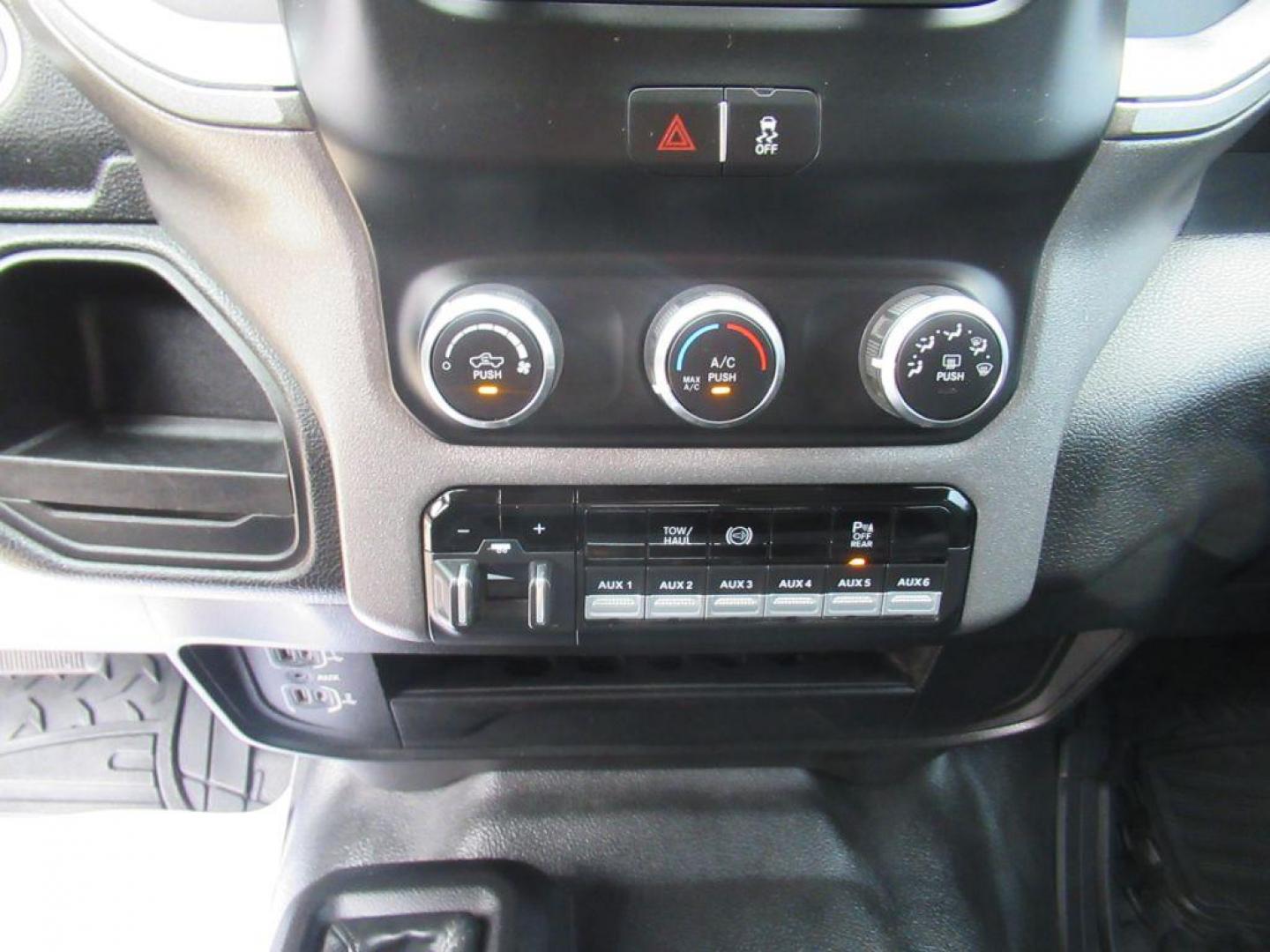 2020 WHITE RAM 2500 TRADESMAN (3C6UR5CL7LG) with an 6.7L engine, Automatic transmission, located at 908 SE 14th Street, Des Moines, IA, 50317, (515) 281-0330, 41.580303, -93.597046 - Photo#21