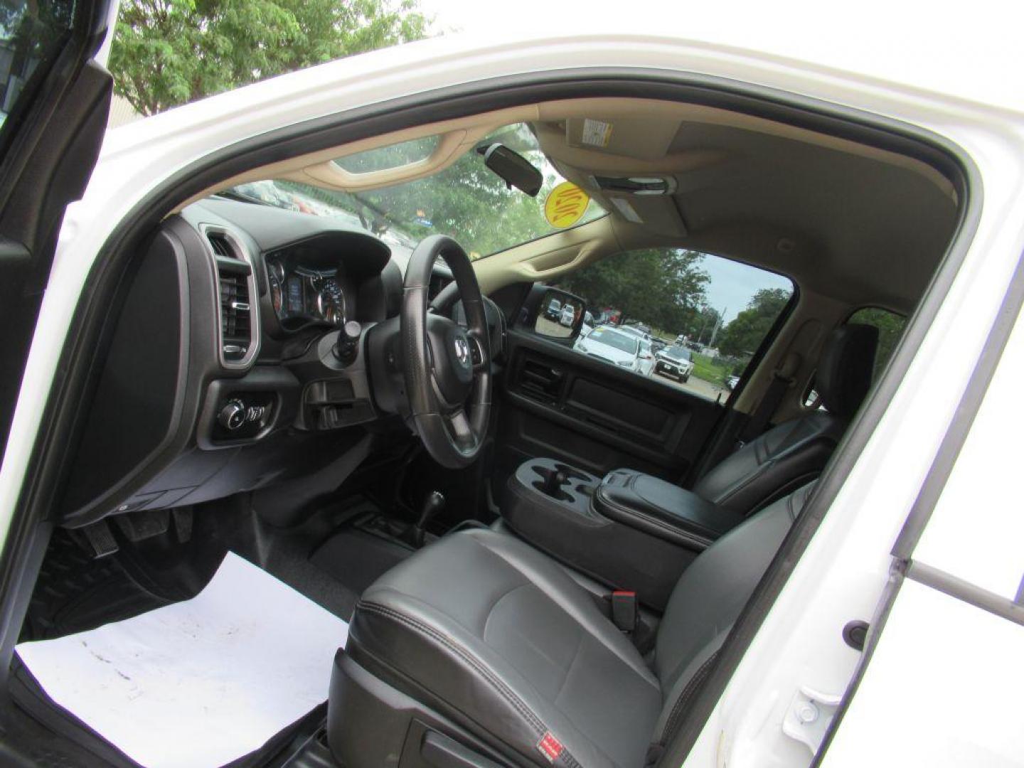 2020 WHITE RAM 2500 TRADESMAN (3C6UR5CL7LG) with an 6.7L engine, Automatic transmission, located at 908 SE 14th Street, Des Moines, IA, 50317, (515) 281-0330, 41.580303, -93.597046 - Photo#26