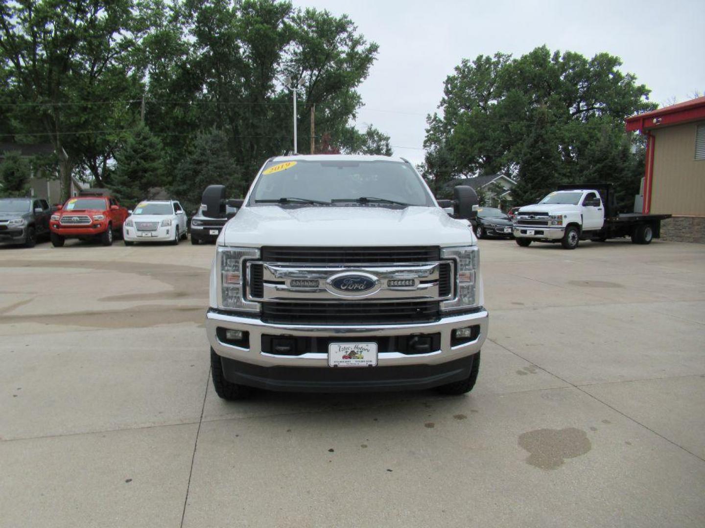 2019 WHITE FORD F250 SUPER DUTY (1FT7W2B67KE) with an 6.2L engine, Automatic transmission, located at 908 SE 14th Street, Des Moines, IA, 50317, (515) 281-0330, 41.580303, -93.597046 - Photo#1