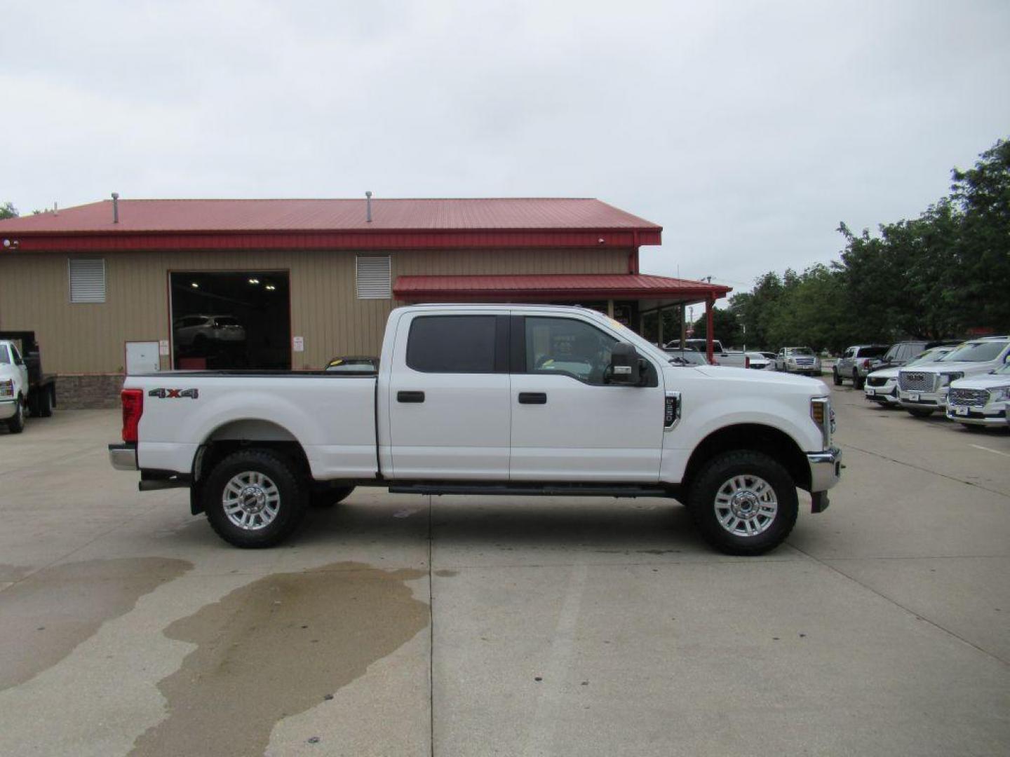 2019 WHITE FORD F250 SUPER DUTY (1FT7W2B67KE) with an 6.2L engine, Automatic transmission, located at 908 SE 14th Street, Des Moines, IA, 50317, (515) 281-0330, 41.580303, -93.597046 - Photo#3