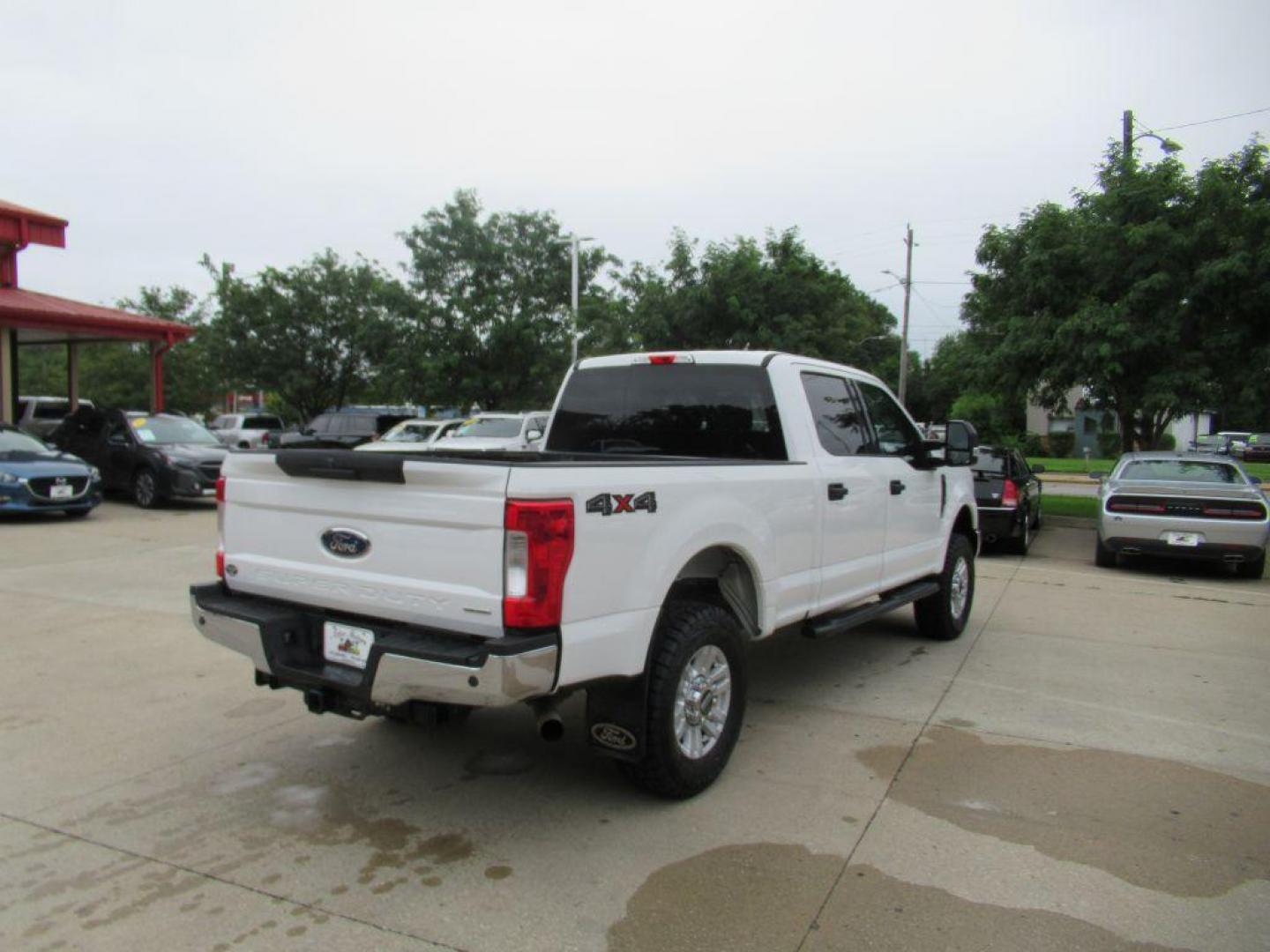 2019 WHITE FORD F250 SUPER DUTY (1FT7W2B67KE) with an 6.2L engine, Automatic transmission, located at 908 SE 14th Street, Des Moines, IA, 50317, (515) 281-0330, 41.580303, -93.597046 - Photo#4