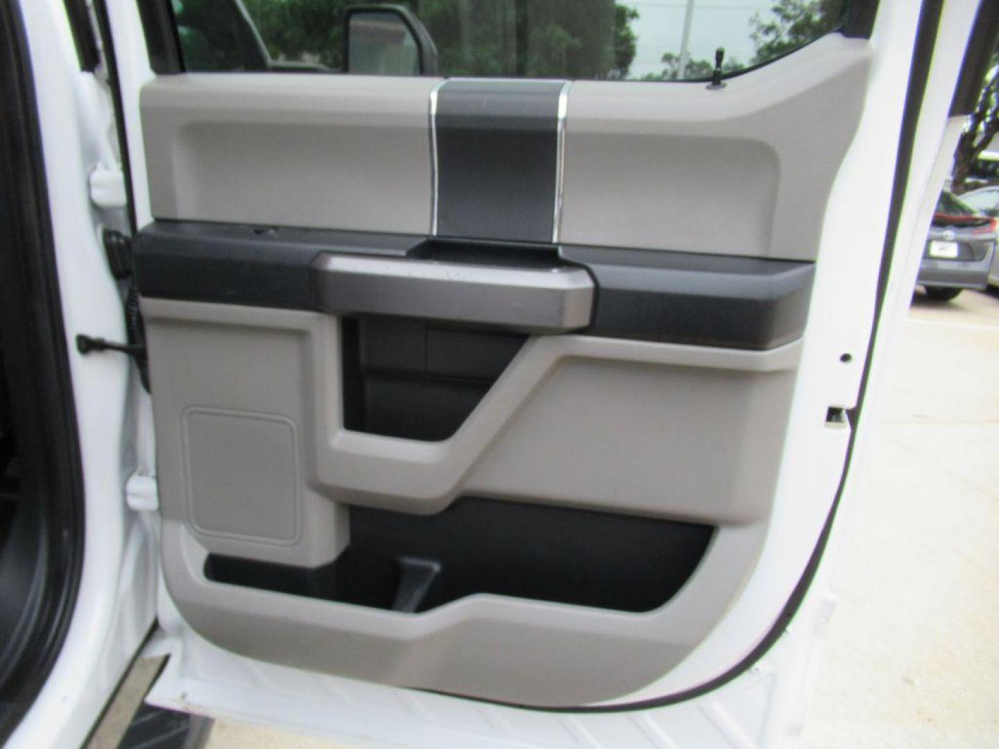 2019 WHITE FORD F250 SUPER DUTY (1FT7W2B67KE) with an 6.2L engine, Automatic transmission, located at 908 SE 14th Street, Des Moines, IA, 50317, (515) 281-0330, 41.580303, -93.597046 - Photo#11