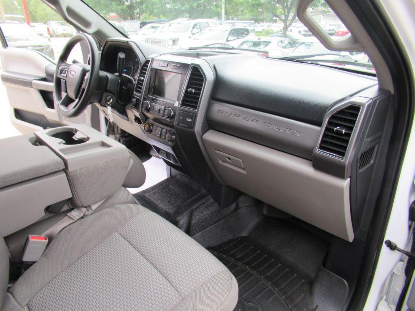 2019 WHITE FORD F250 SUPER DUTY (1FT7W2B67KE) with an 6.2L engine, Automatic transmission, located at 908 SE 14th Street, Des Moines, IA, 50317, (515) 281-0330, 41.580303, -93.597046 - Photo#13