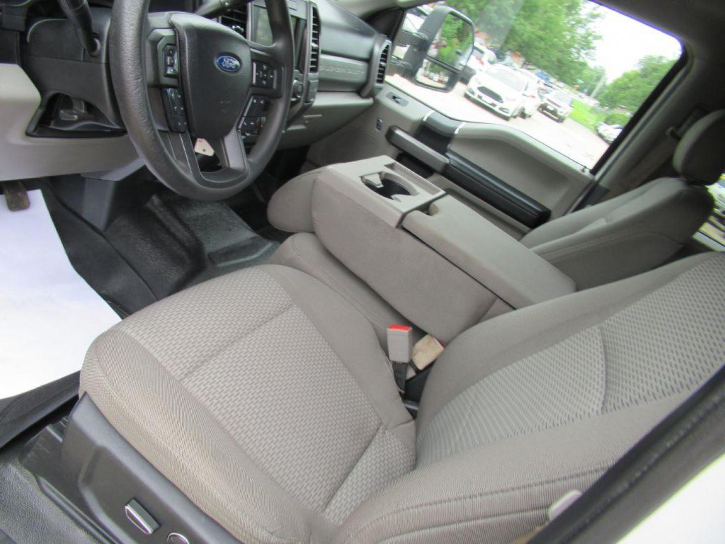 2019 WHITE FORD F250 SUPER DUTY (1FT7W2B67KE) with an 6.2L engine, Automatic transmission, located at 908 SE 14th Street, Des Moines, IA, 50317, (515) 281-0330, 41.580303, -93.597046 - Photo#16
