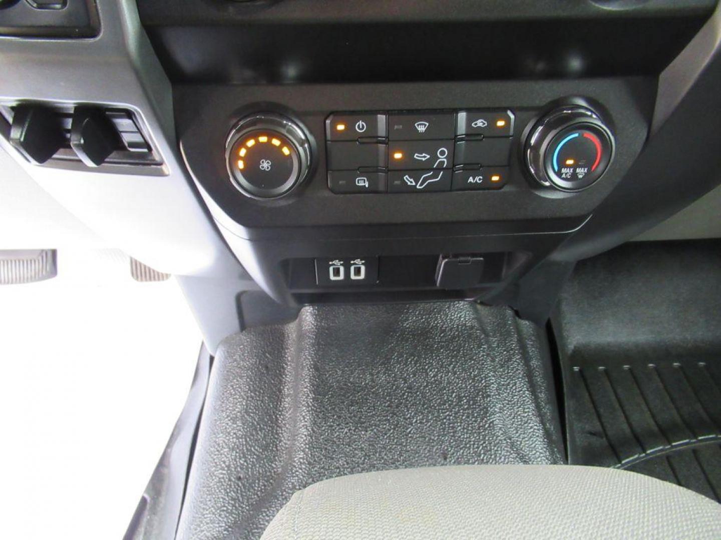 2019 WHITE FORD F250 SUPER DUTY (1FT7W2B67KE) with an 6.2L engine, Automatic transmission, located at 908 SE 14th Street, Des Moines, IA, 50317, (515) 281-0330, 41.580303, -93.597046 - Photo#19
