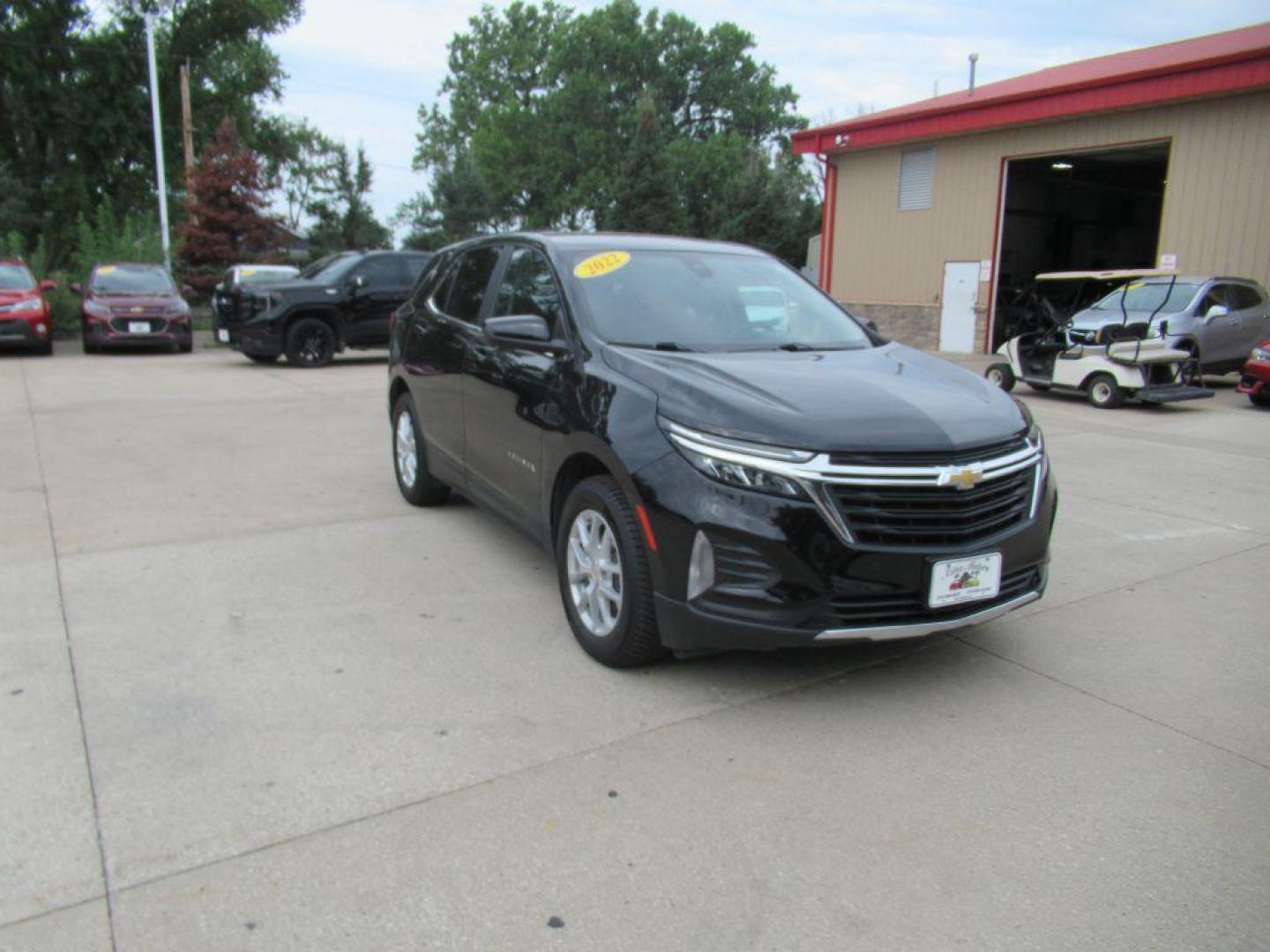 2022 BLACK CHEVROLET EQUINOX LT (3GNAXUEV7NL) with an 1.5L engine, Automatic transmission, located at 908 SE 14th Street, Des Moines, IA, 50317, (515) 281-0330, 41.580303, -93.597046 - Photo#2