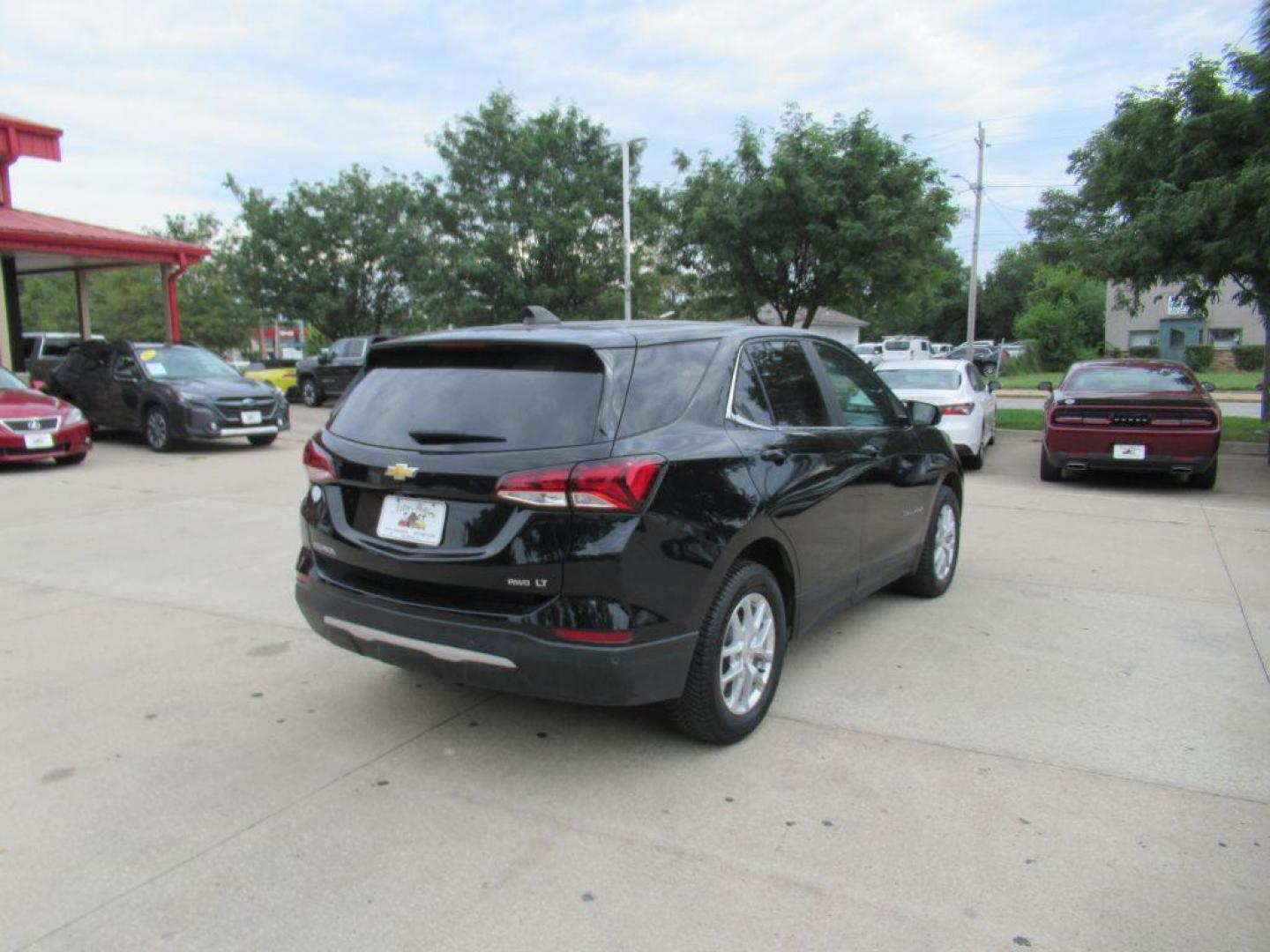 2022 BLACK CHEVROLET EQUINOX LT (3GNAXUEV7NL) with an 1.5L engine, Automatic transmission, located at 908 SE 14th Street, Des Moines, IA, 50317, (515) 281-0330, 41.580303, -93.597046 - Photo#4