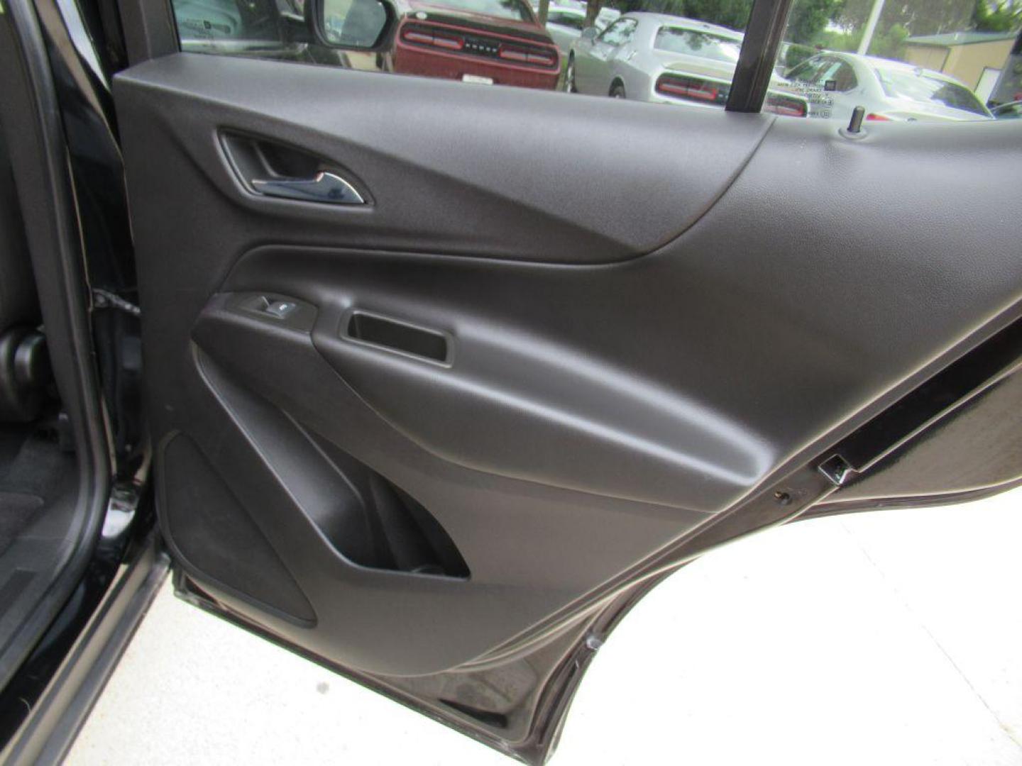 2022 BLACK CHEVROLET EQUINOX LT (3GNAXUEV7NL) with an 1.5L engine, Automatic transmission, located at 908 SE 14th Street, Des Moines, IA, 50317, (515) 281-0330, 41.580303, -93.597046 - Photo#11