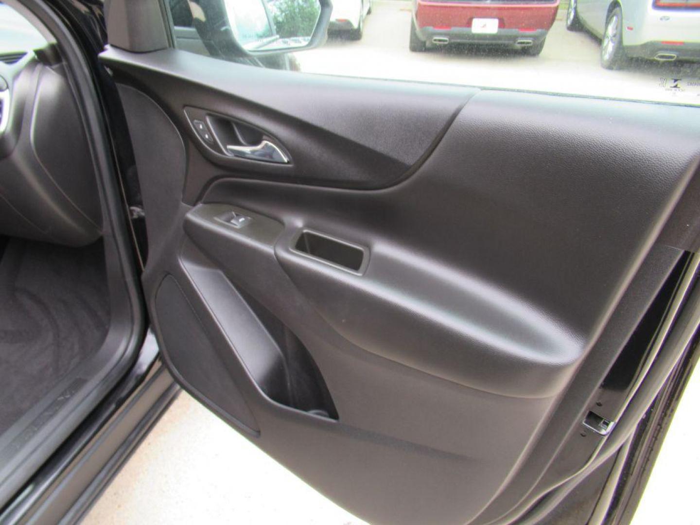 2022 BLACK CHEVROLET EQUINOX LT (3GNAXUEV7NL) with an 1.5L engine, Automatic transmission, located at 908 SE 14th Street, Des Moines, IA, 50317, (515) 281-0330, 41.580303, -93.597046 - Photo#12