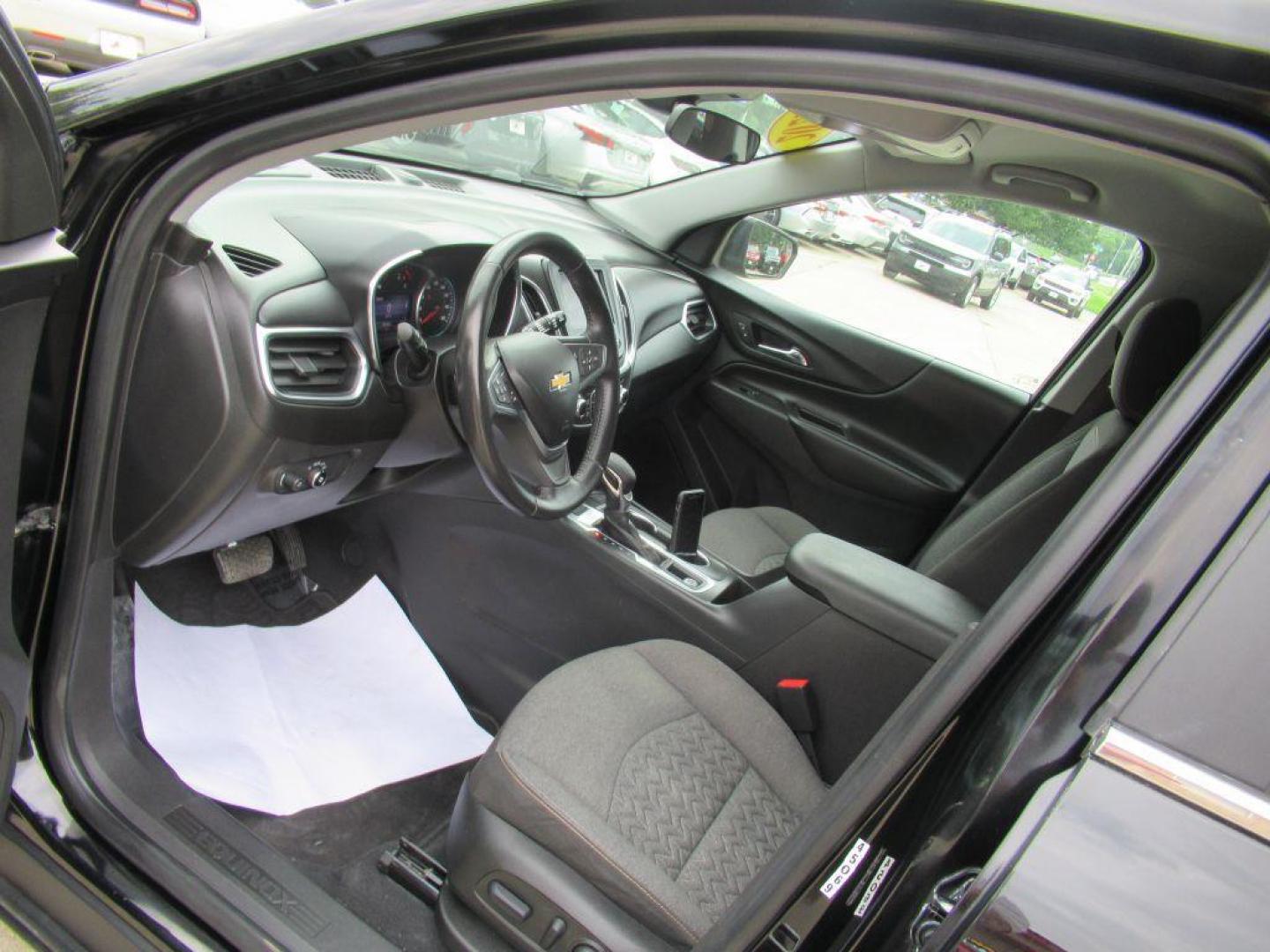 2022 BLACK CHEVROLET EQUINOX LT (3GNAXUEV7NL) with an 1.5L engine, Automatic transmission, located at 908 SE 14th Street, Des Moines, IA, 50317, (515) 281-0330, 41.580303, -93.597046 - Photo#25