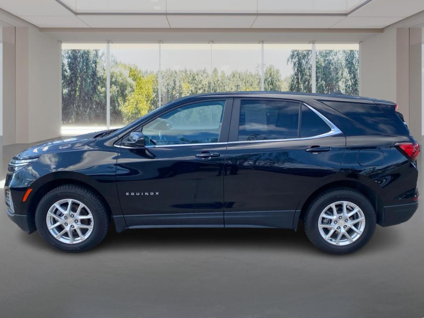 2022 BLACK CHEVROLET EQUINOX LT (3GNAXUEV7NL) with an 1.5L engine, Automatic transmission, located at 908 SE 14th Street, Des Moines, IA, 50317, (515) 281-0330, 41.580303, -93.597046 - Photo#5