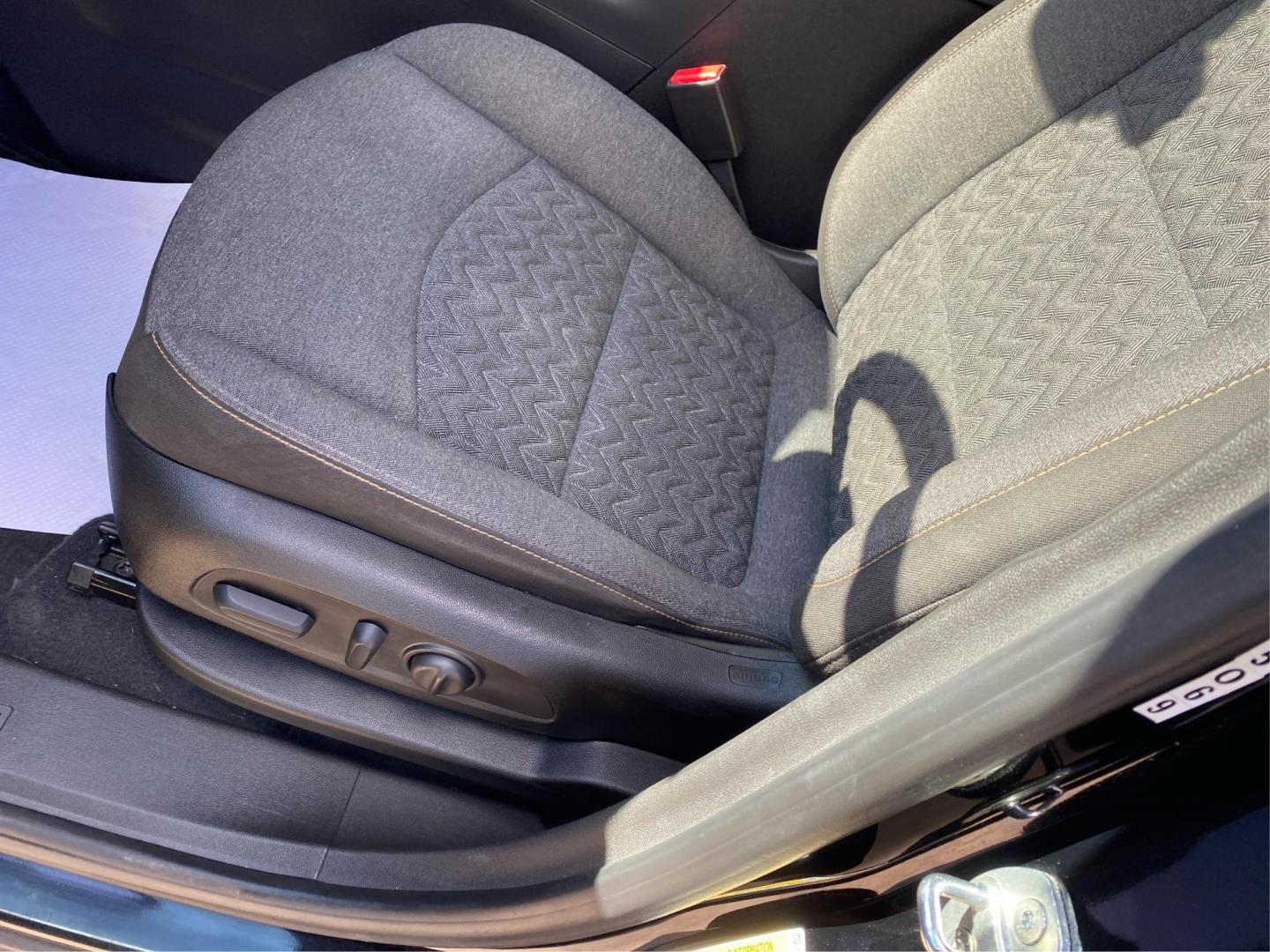 2022 BLACK CHEVROLET EQUINOX LT (3GNAXUEV7NL) with an 1.5L engine, Automatic transmission, located at 908 SE 14th Street, Des Moines, IA, 50317, (515) 281-0330, 41.580303, -93.597046 - Photo#18