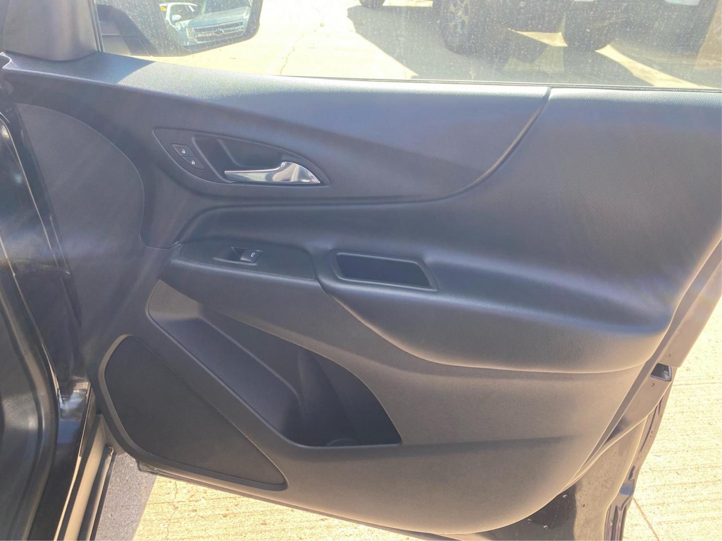 2022 BLACK CHEVROLET EQUINOX LT (3GNAXUEV7NL) with an 1.5L engine, Automatic transmission, located at 908 SE 14th Street, Des Moines, IA, 50317, (515) 281-0330, 41.580303, -93.597046 - Photo#20