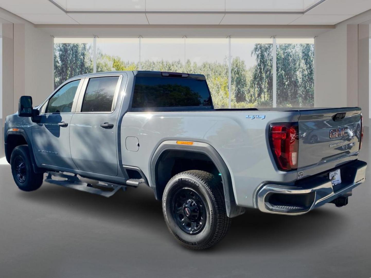 2024 GRAY GMC SIERRA 2500 HEAVY DUTY (1GT49LEY8RF) with an 6.6L engine, Automatic transmission, located at 908 SE 14th Street, Des Moines, IA, 50317, (515) 281-0330, 41.580303, -93.597046 - Photo#4
