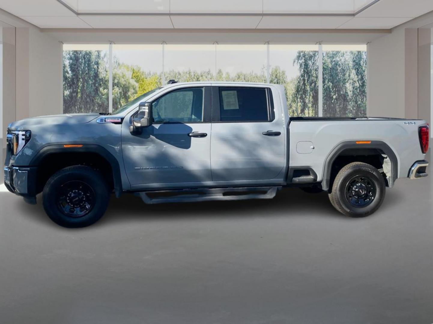 2024 GRAY GMC SIERRA 2500 HEAVY DUTY (1GT49LEY8RF) with an 6.6L engine, Automatic transmission, located at 908 SE 14th Street, Des Moines, IA, 50317, (515) 281-0330, 41.580303, -93.597046 - Photo#5