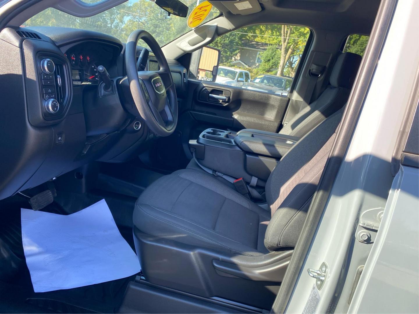 2024 GRAY GMC SIERRA 2500 HEAVY DUTY (1GT49LEY8RF) with an 6.6L engine, Automatic transmission, located at 908 SE 14th Street, Des Moines, IA, 50317, (515) 281-0330, 41.580303, -93.597046 - Photo#8