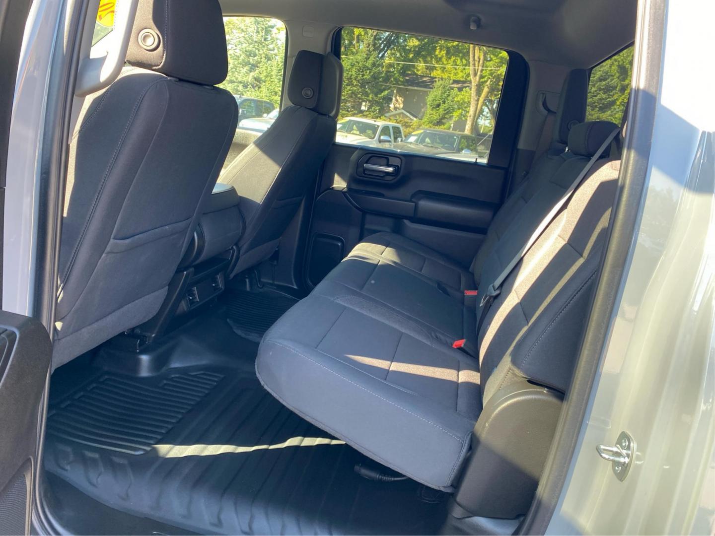 2024 GRAY GMC SIERRA 2500 HEAVY DUTY (1GT49LEY8RF) with an 6.6L engine, Automatic transmission, located at 908 SE 14th Street, Des Moines, IA, 50317, (515) 281-0330, 41.580303, -93.597046 - Photo#9