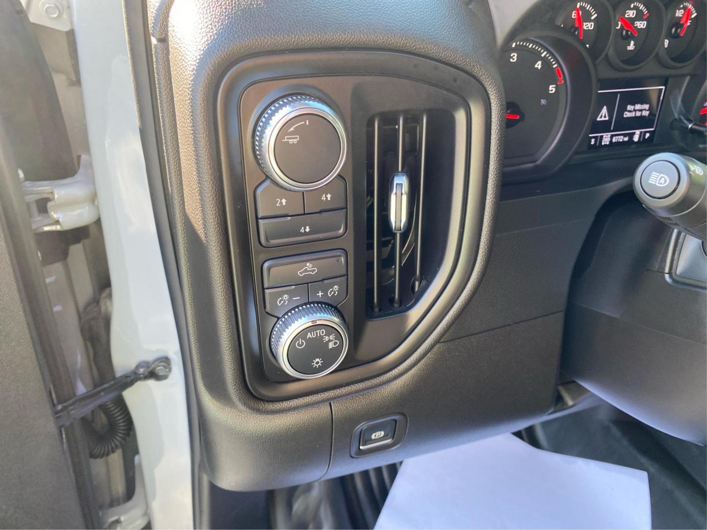 2024 GRAY GMC SIERRA 2500 HEAVY DUTY (1GT49LEY8RF) with an 6.6L engine, Automatic transmission, located at 908 SE 14th Street, Des Moines, IA, 50317, (515) 281-0330, 41.580303, -93.597046 - Photo#16