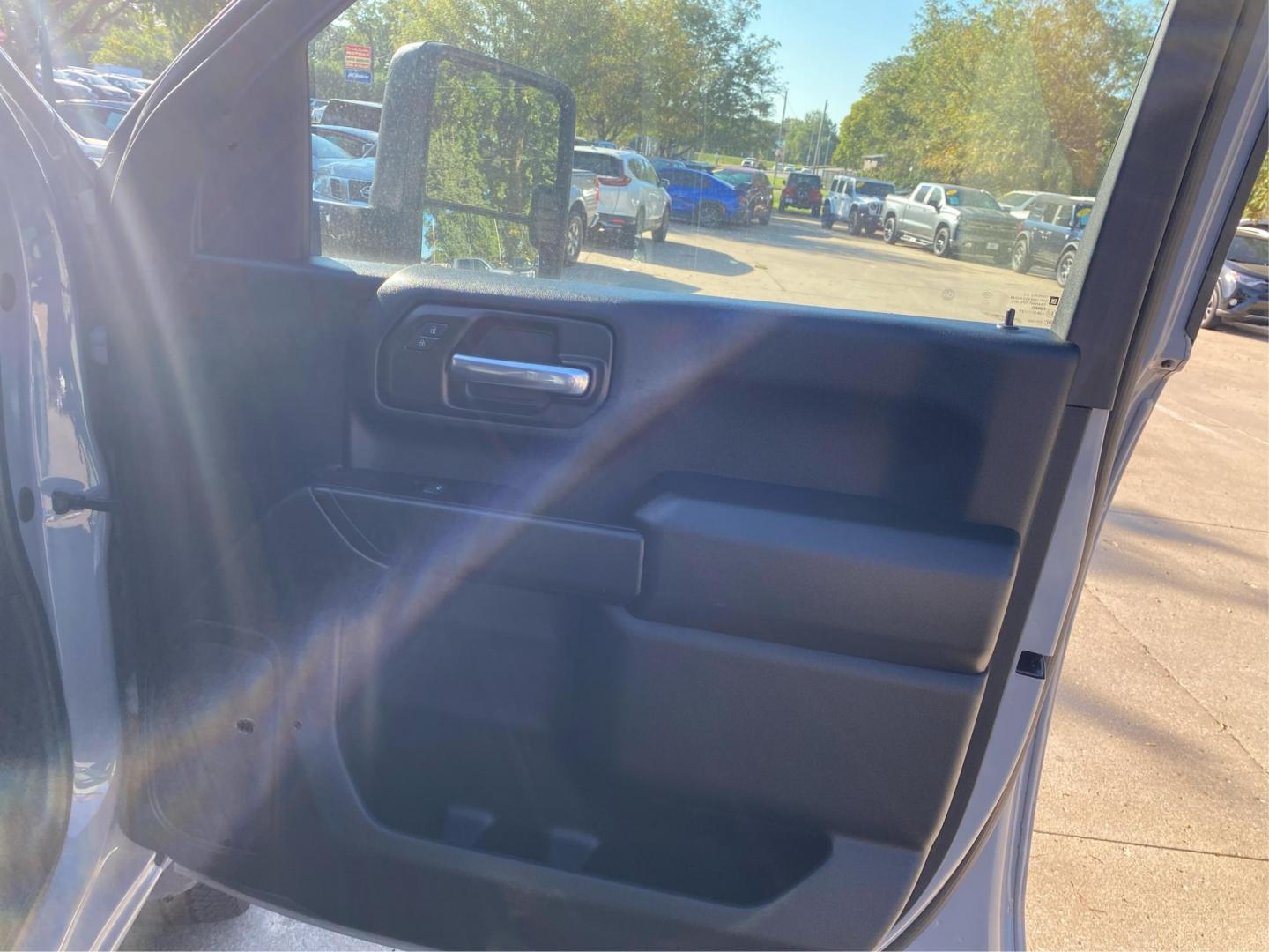 2024 GRAY GMC SIERRA 2500 HEAVY DUTY (1GT49LEY8RF) with an 6.6L engine, Automatic transmission, located at 908 SE 14th Street, Des Moines, IA, 50317, (515) 281-0330, 41.580303, -93.597046 - Photo#19