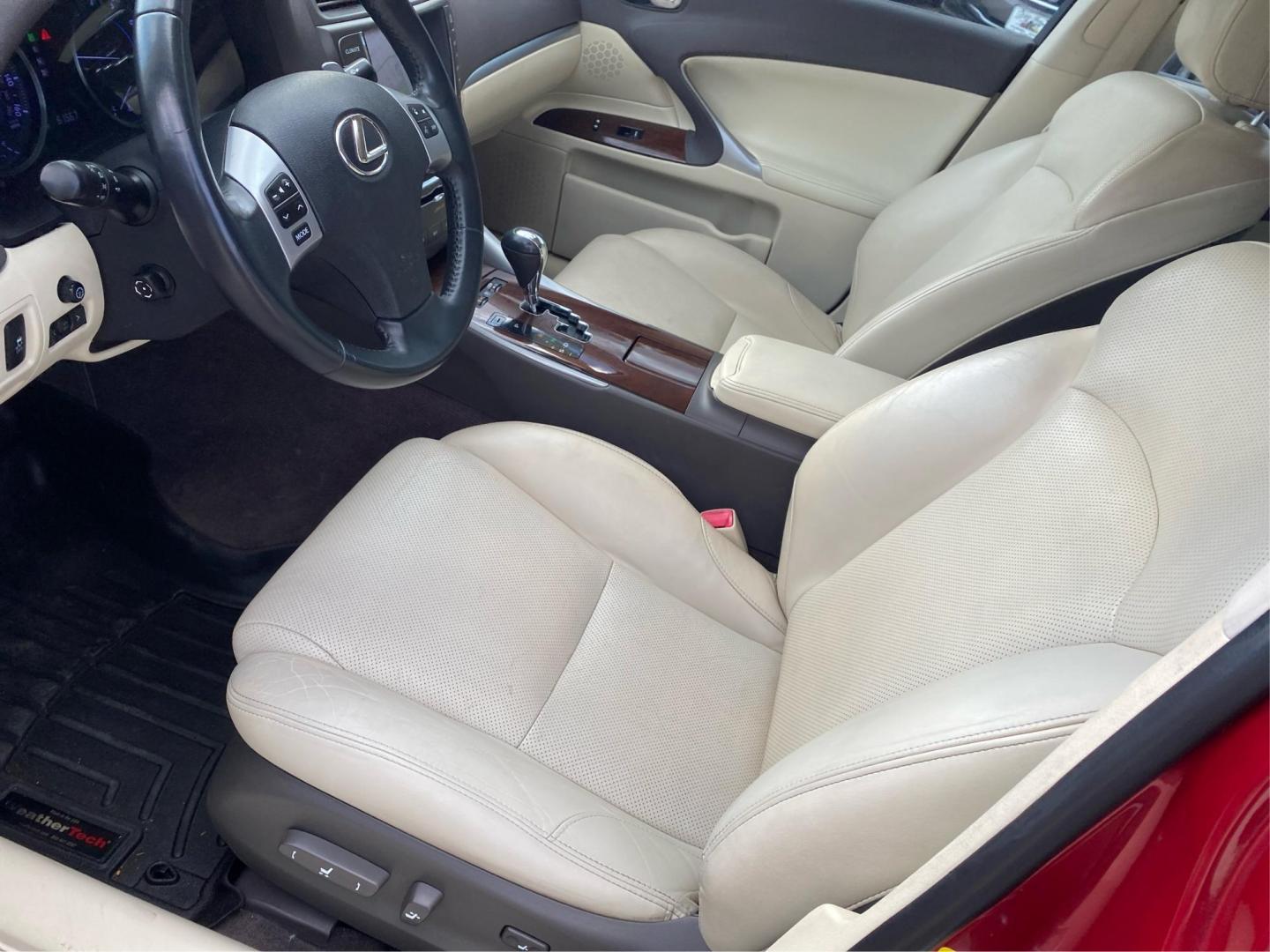 2012 RED LEXUS IS 250 (JTHCF5C22C2) with an 2.5L engine, Automatic transmission, located at 908 SE 14th Street, Des Moines, IA, 50317, (515) 281-0330, 41.580303, -93.597046 - Photo#8