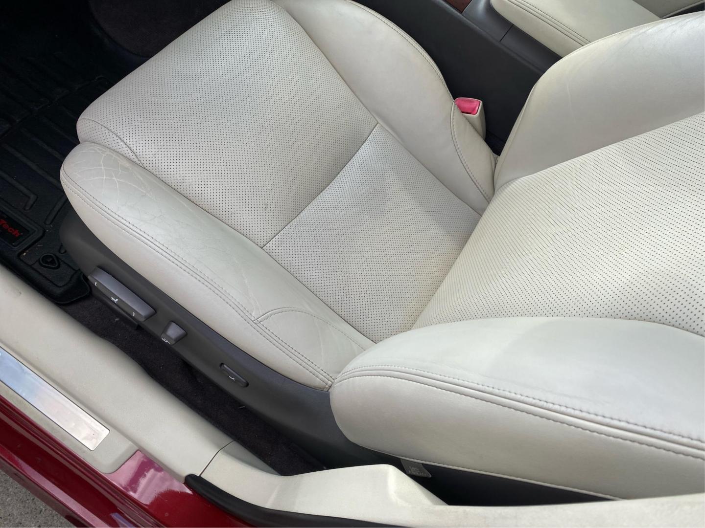 2012 RED LEXUS IS 250 (JTHCF5C22C2) with an 2.5L engine, Automatic transmission, located at 908 SE 14th Street, Des Moines, IA, 50317, (515) 281-0330, 41.580303, -93.597046 - Photo#17