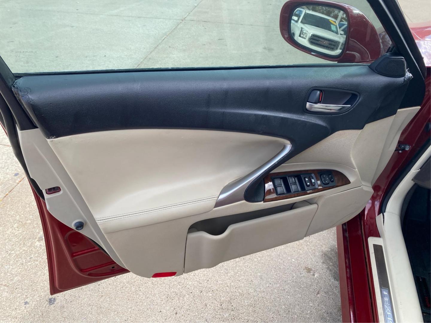 2012 RED LEXUS IS 250 (JTHCF5C22C2) with an 2.5L engine, Automatic transmission, located at 908 SE 14th Street, Des Moines, IA, 50317, (515) 281-0330, 41.580303, -93.597046 - Photo#18