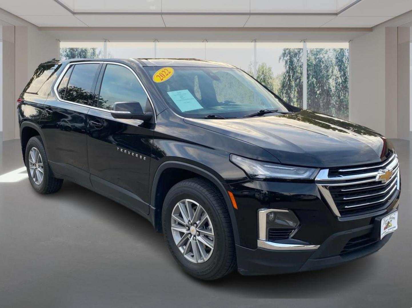 2022 BLACK CHEVROLET TRAVERSE LT (1GNEVHKWXNJ) with an 3.6L engine, Automatic transmission, located at 908 SE 14th Street, Des Moines, IA, 50317, (515) 281-0330, 41.580303, -93.597046 - Photo#0