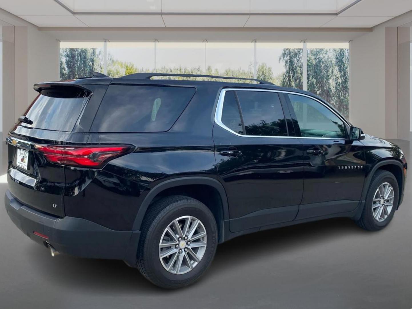 2022 BLACK CHEVROLET TRAVERSE LT (1GNEVHKWXNJ) with an 3.6L engine, Automatic transmission, located at 908 SE 14th Street, Des Moines, IA, 50317, (515) 281-0330, 41.580303, -93.597046 - Photo#2