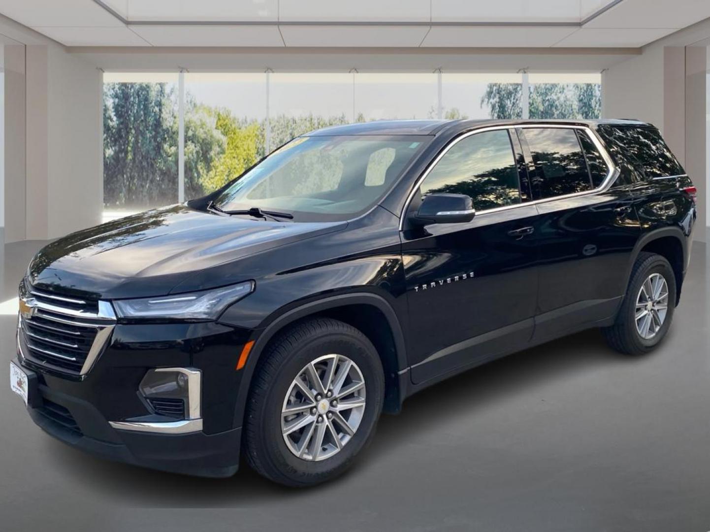 2022 BLACK CHEVROLET TRAVERSE LT (1GNEVHKWXNJ) with an 3.6L engine, Automatic transmission, located at 908 SE 14th Street, Des Moines, IA, 50317, (515) 281-0330, 41.580303, -93.597046 - Photo#7