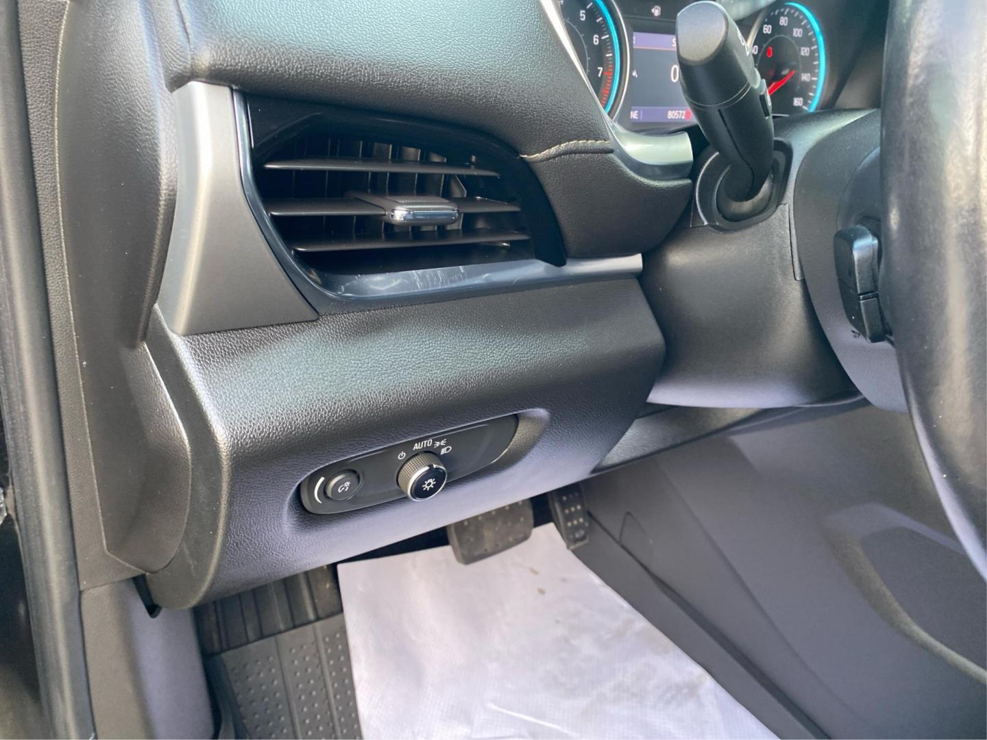 2022 BLACK CHEVROLET TRAVERSE LT (1GNEVHKWXNJ) with an 3.6L engine, Automatic transmission, located at 908 SE 14th Street, Des Moines, IA, 50317, (515) 281-0330, 41.580303, -93.597046 - Photo#17