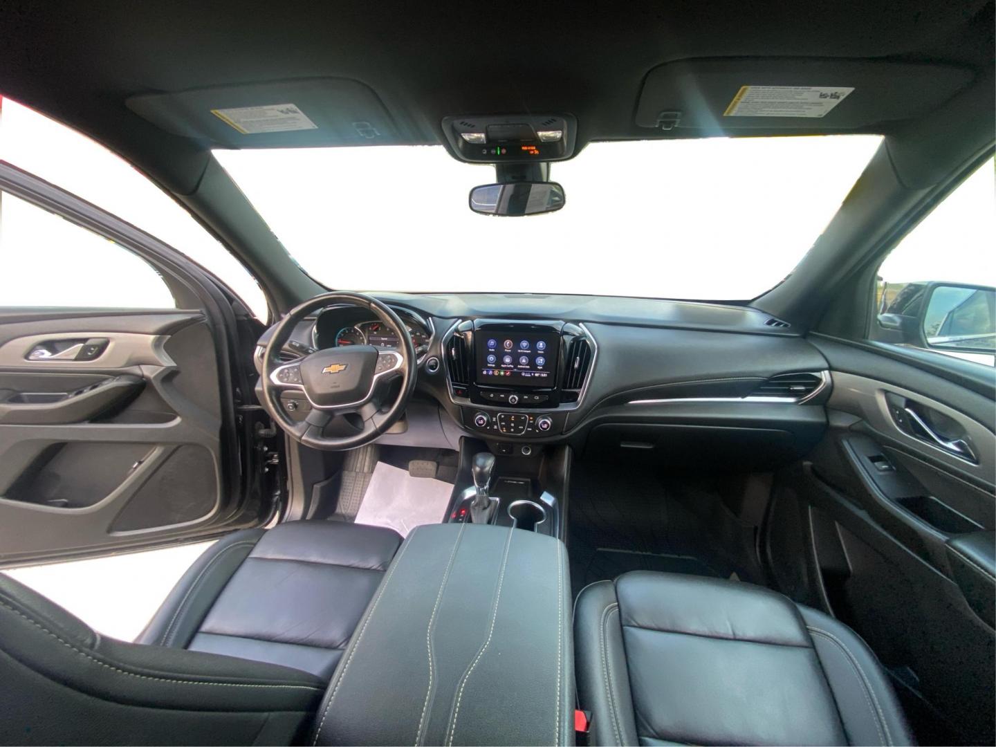 2022 BLACK CHEVROLET TRAVERSE LT (1GNEVHKWXNJ) with an 3.6L engine, Automatic transmission, located at 908 SE 14th Street, Des Moines, IA, 50317, (515) 281-0330, 41.580303, -93.597046 - Photo#22