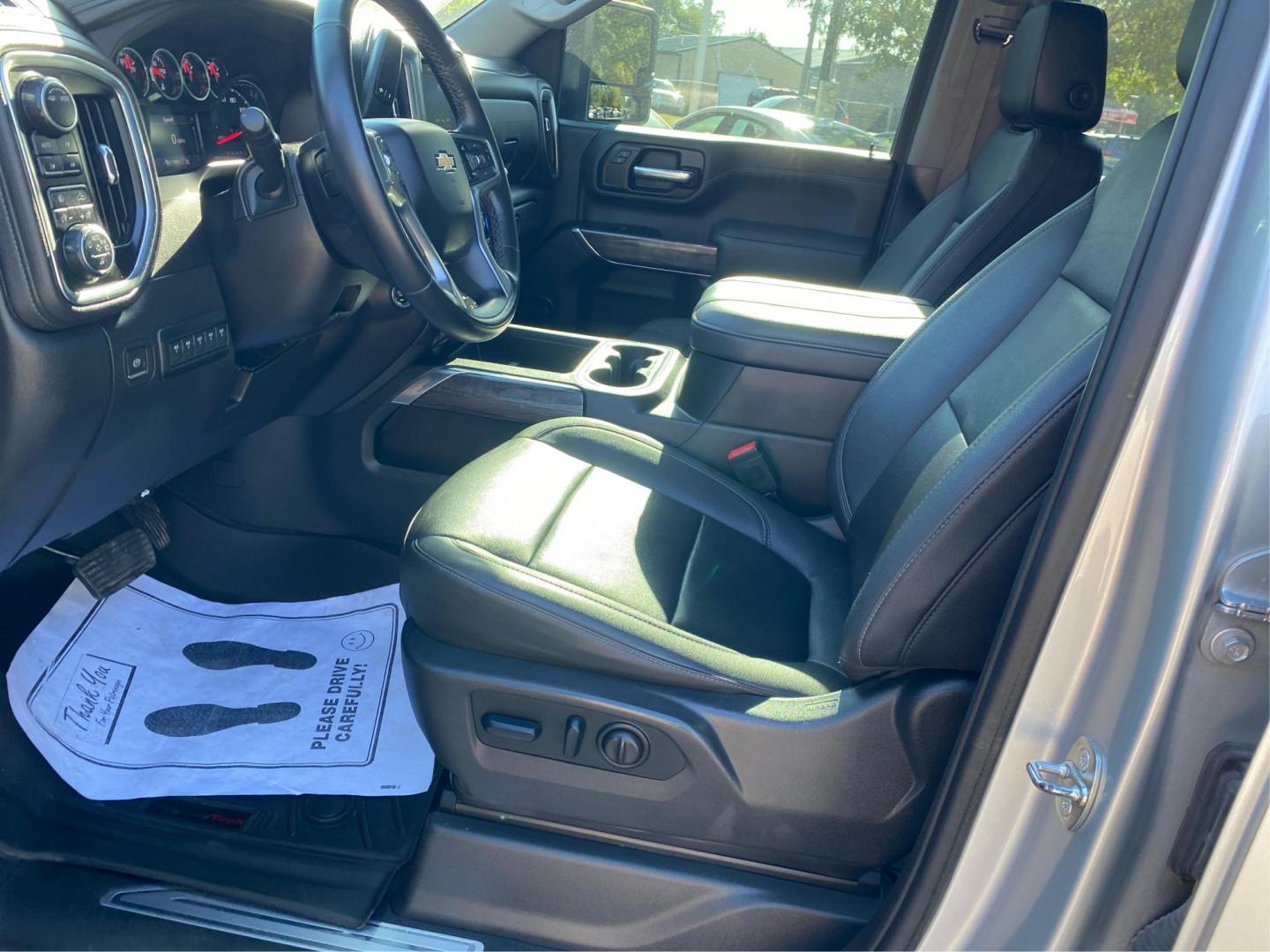 2023 SILVER CHEVROLET SILVERADO 2500 HEAVY DUTY LTZ (2GC1YPEY5P1) with an 6.6L engine, Automatic transmission, located at 908 SE 14th Street, Des Moines, IA, 50317, (515) 281-0330, 41.580303, -93.597046 - Photo#8