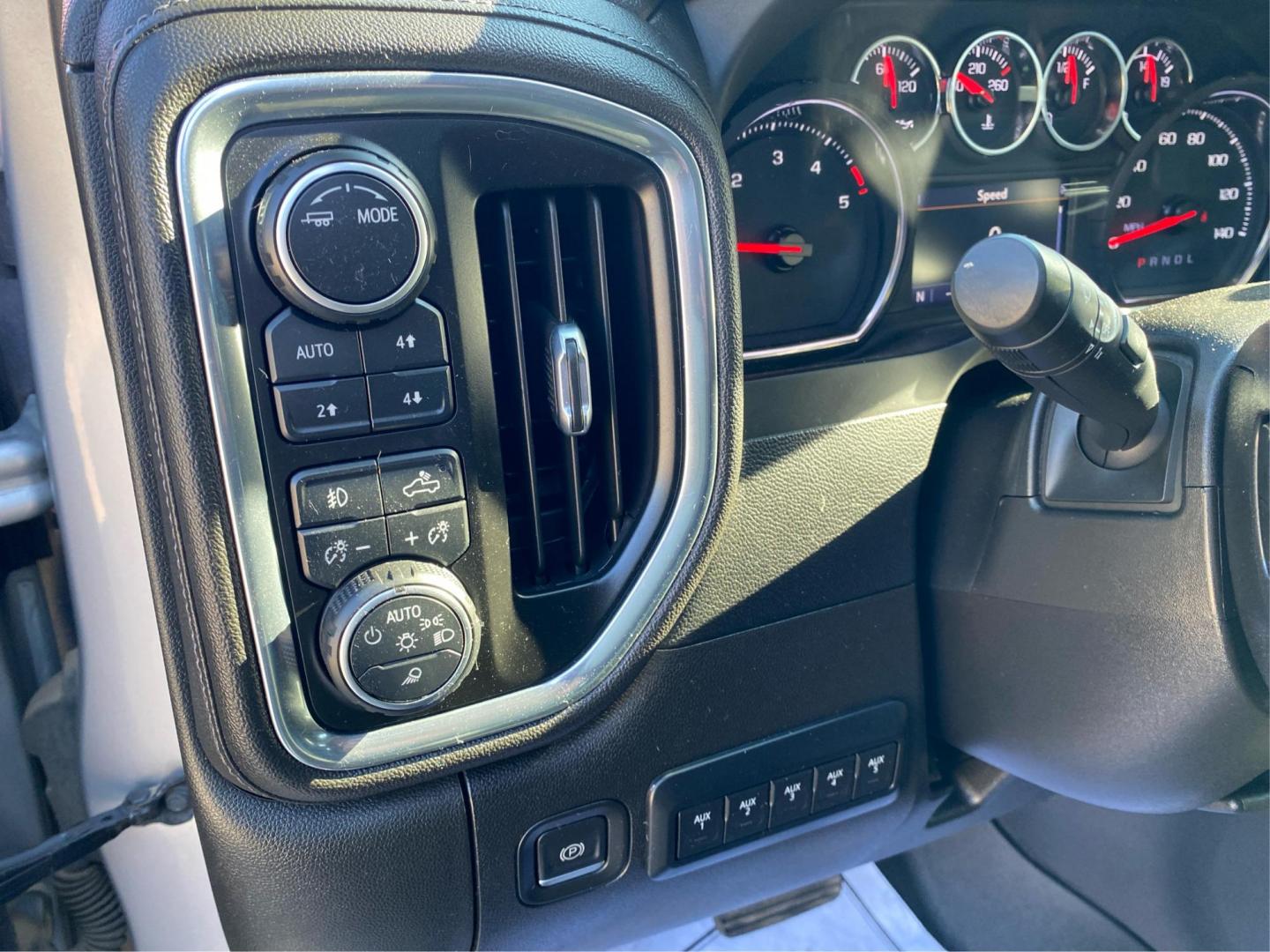 2023 SILVER CHEVROLET SILVERADO 2500 HEAVY DUTY LTZ (2GC1YPEY5P1) with an 6.6L engine, Automatic transmission, located at 908 SE 14th Street, Des Moines, IA, 50317, (515) 281-0330, 41.580303, -93.597046 - Photo#16