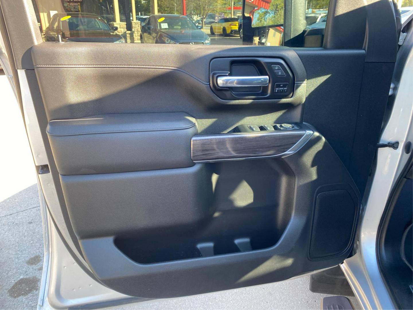 2023 SILVER CHEVROLET SILVERADO 2500 HEAVY DUTY LTZ (2GC1YPEY5P1) with an 6.6L engine, Automatic transmission, located at 908 SE 14th Street, Des Moines, IA, 50317, (515) 281-0330, 41.580303, -93.597046 - Photo#18